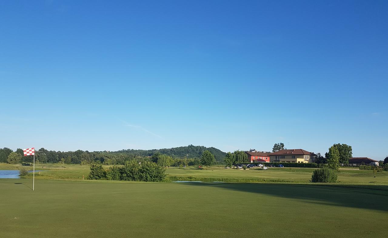 Locanda Ferro Uno, Golf Citta Di Asti Buitenkant foto